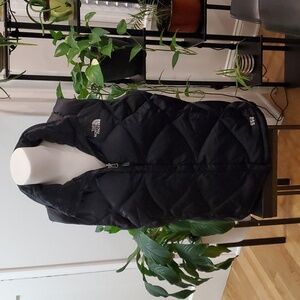 Women's Black North Face 550 Vest Size M